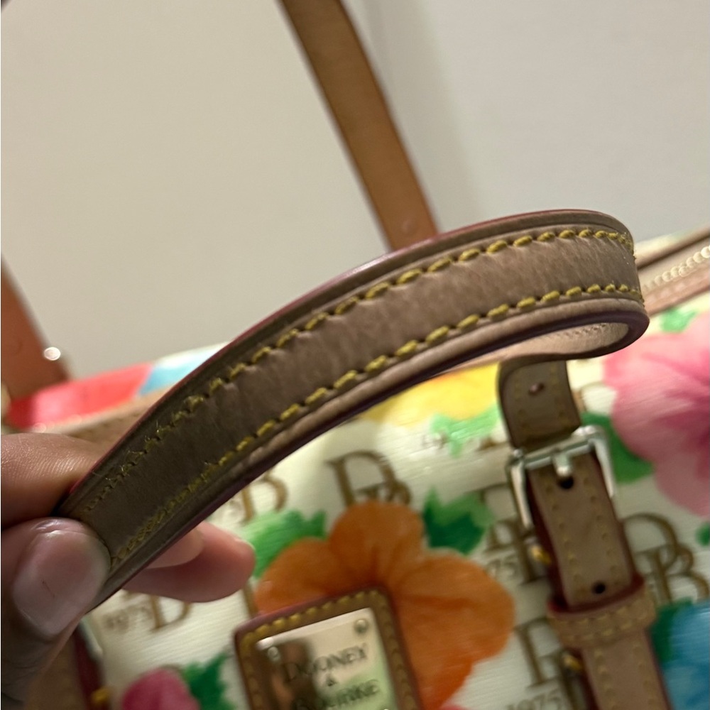 Dooney & Bourke Hibiscus Floral Barrel Satchel – Rare Vintage Colorful Beauty - Picture 4 of 10